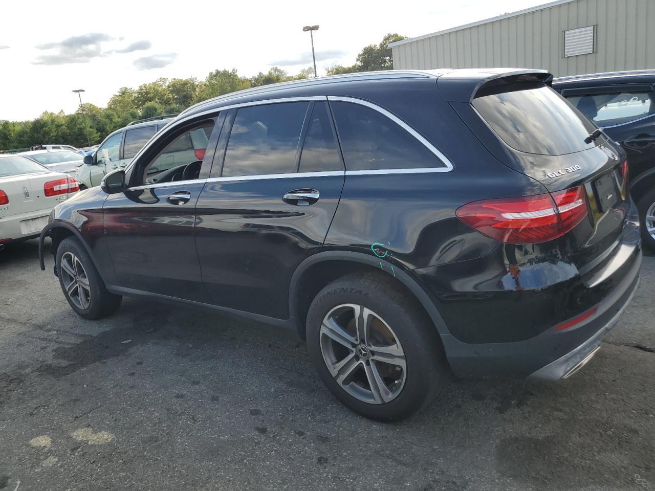 2017 Mercedes-Benz Glc 300 4Matic - Фото 2