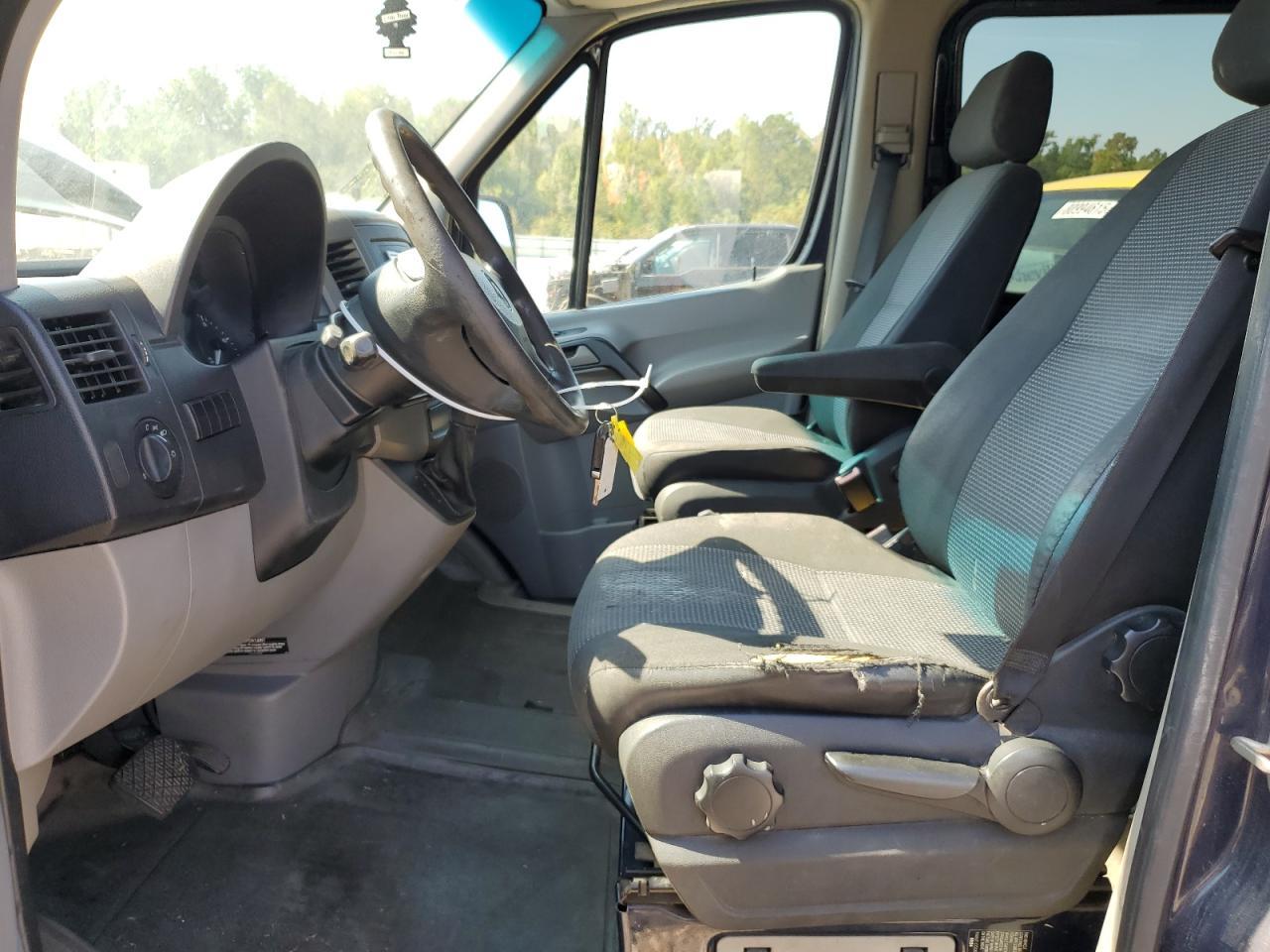2011 Mercedes-Benz Sprinter 2500 - Фото 7