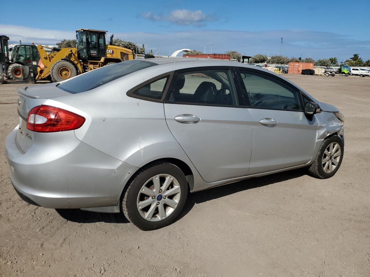 2013 Ford Fiesta Se - Фото 3