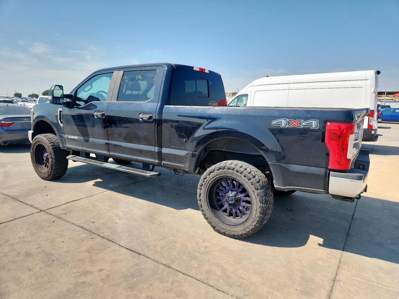 2019 Ford F250 Super Duty - Фото 2