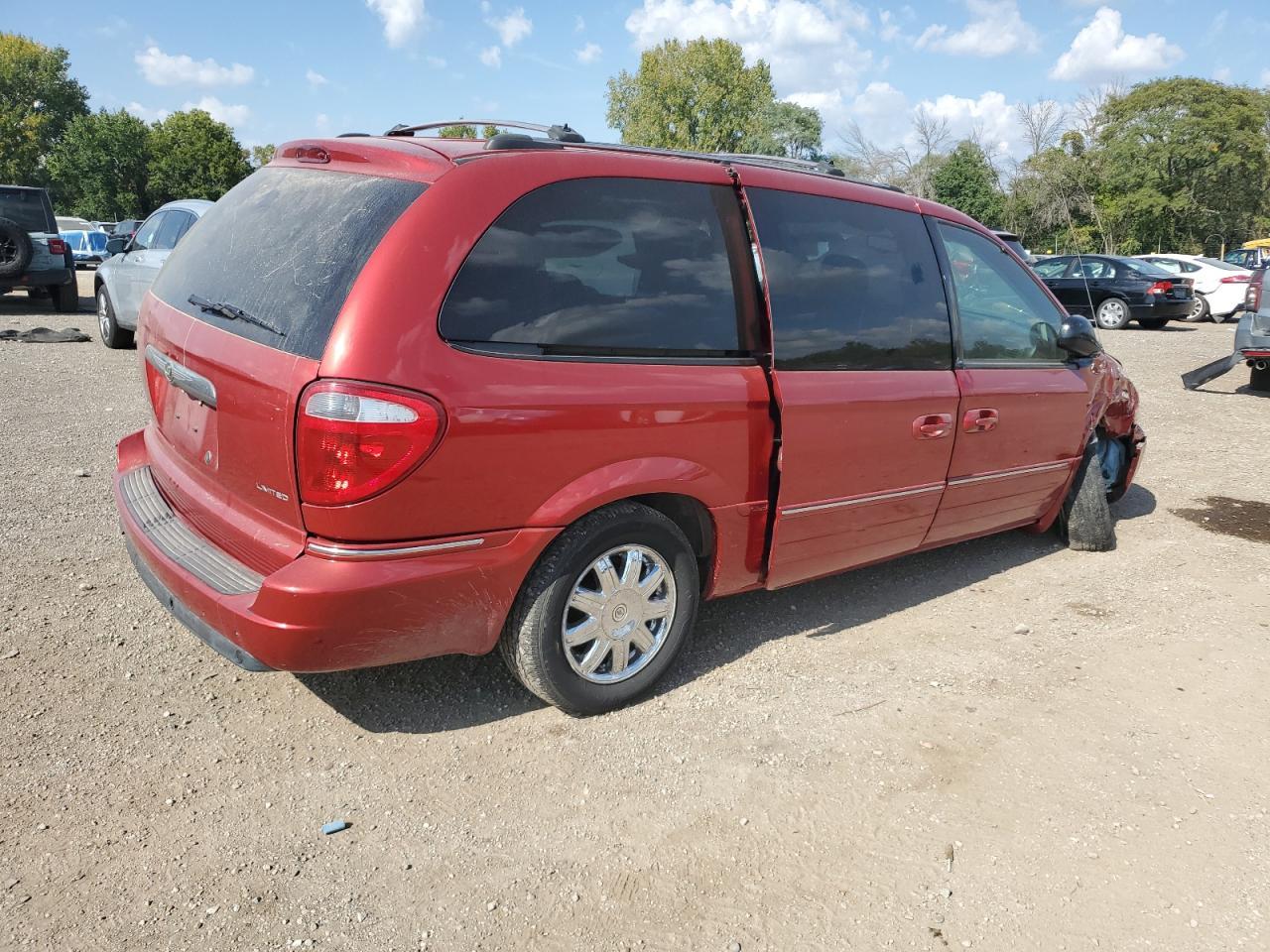 2005 Chrysler Town & Country Limited - Фото 3