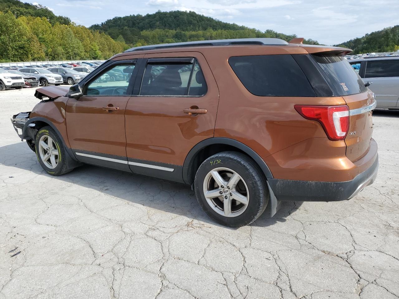 2017 Ford Explorer Xlt - Image 2