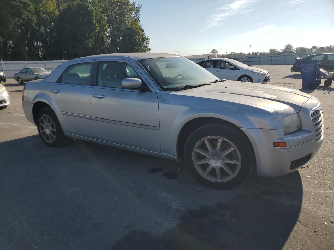 2007 Chrysler 300 Touring - Image 4
