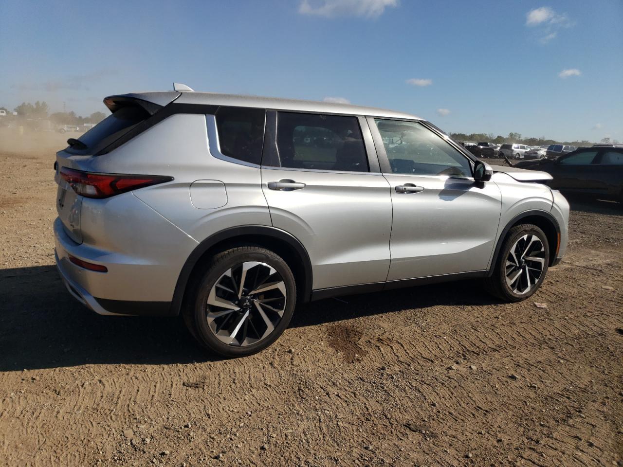2022 Mitsubishi Outlander Se - Фото 3