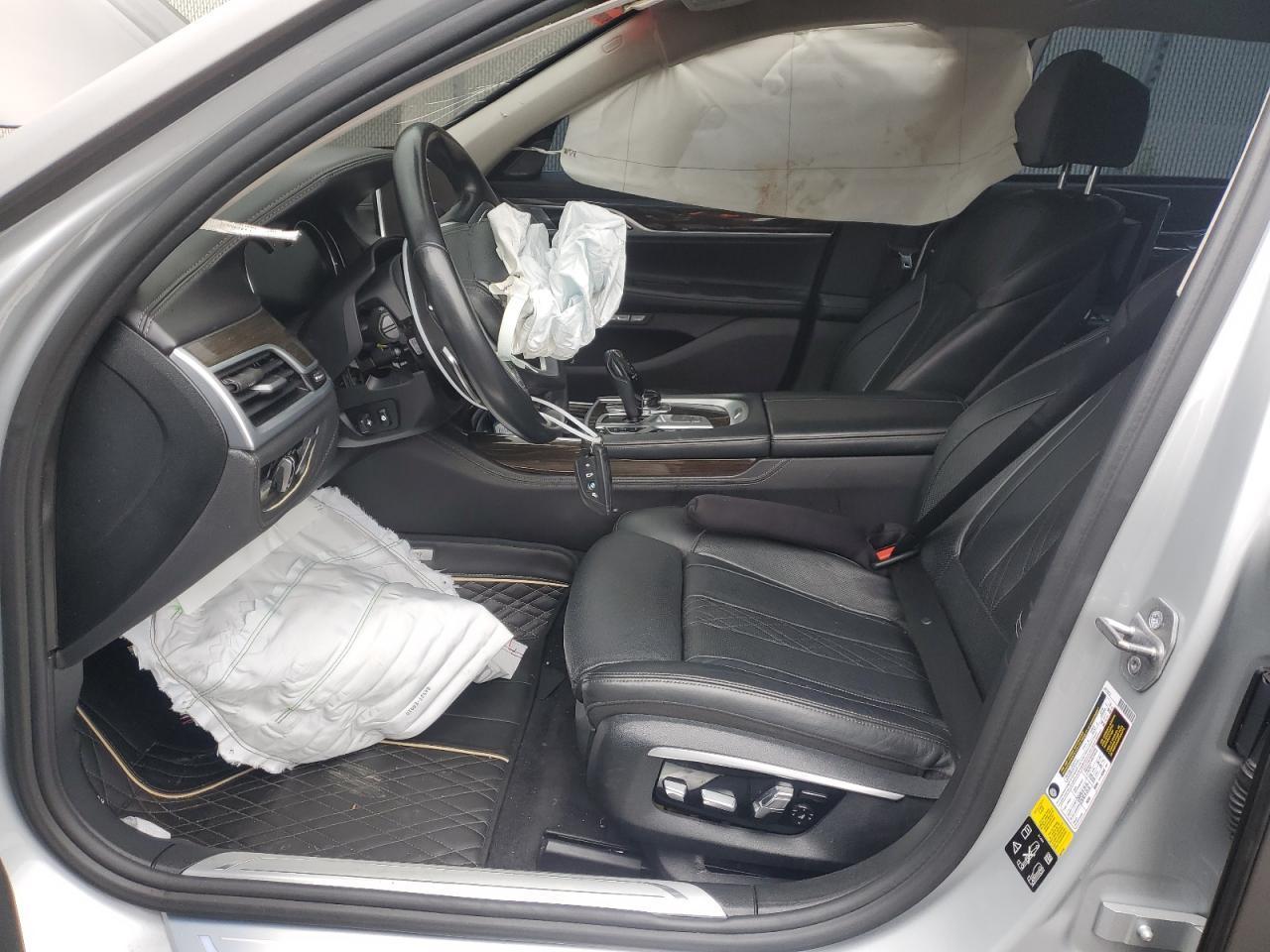 2016 BMW 750 Xi - Image 7