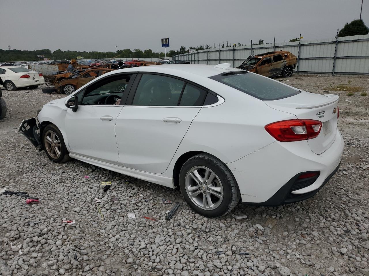 2017 Chevrolet Cruze Lt - Фото 2
