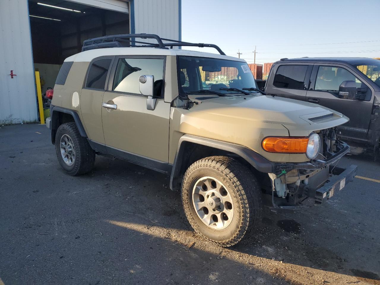 2012 Toyota Fj Cruiser - Image 4