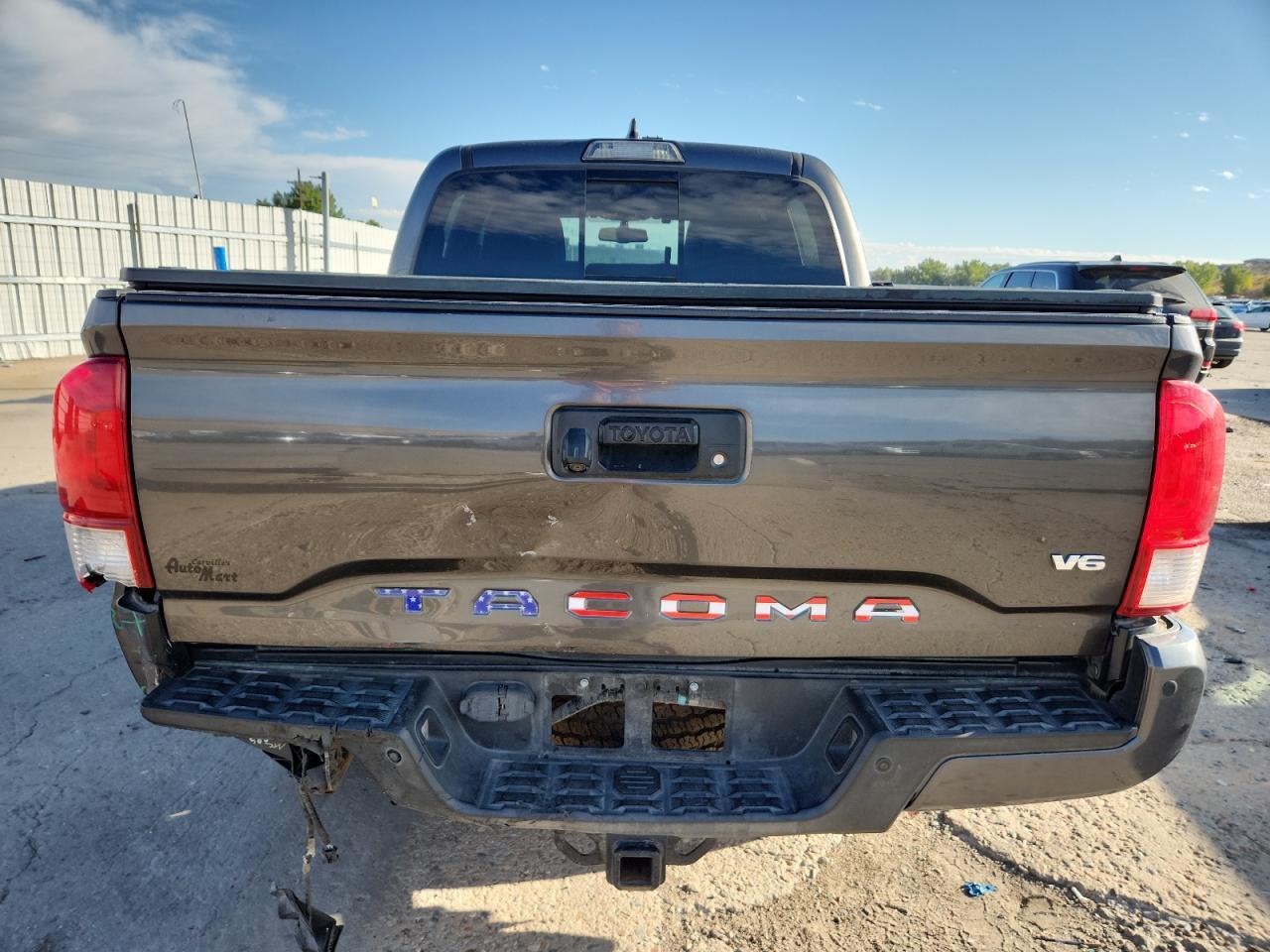 2017 Toyota Tacoma Double Cab - Image 6