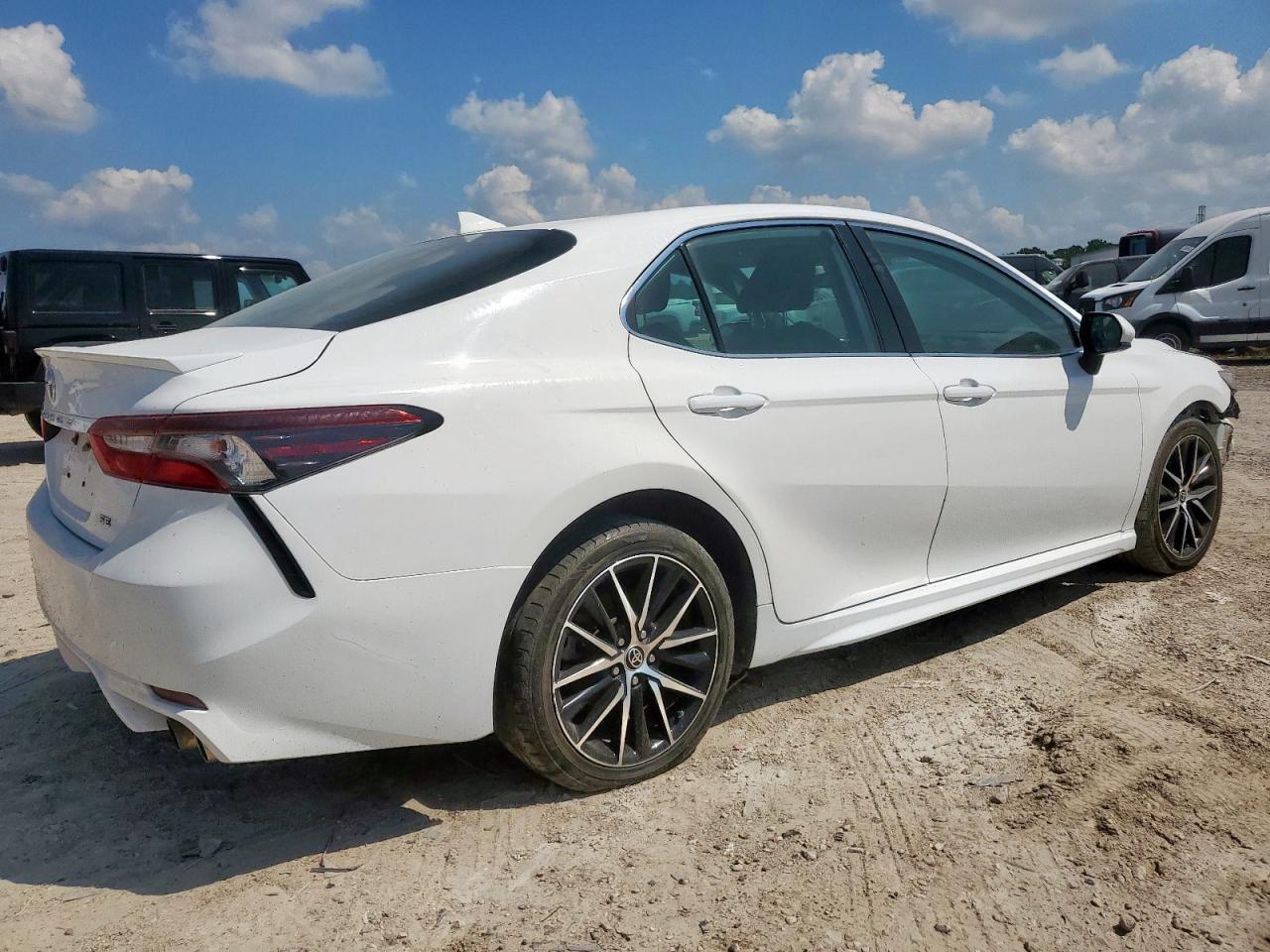 2021 Toyota Camry Se - Фото 6