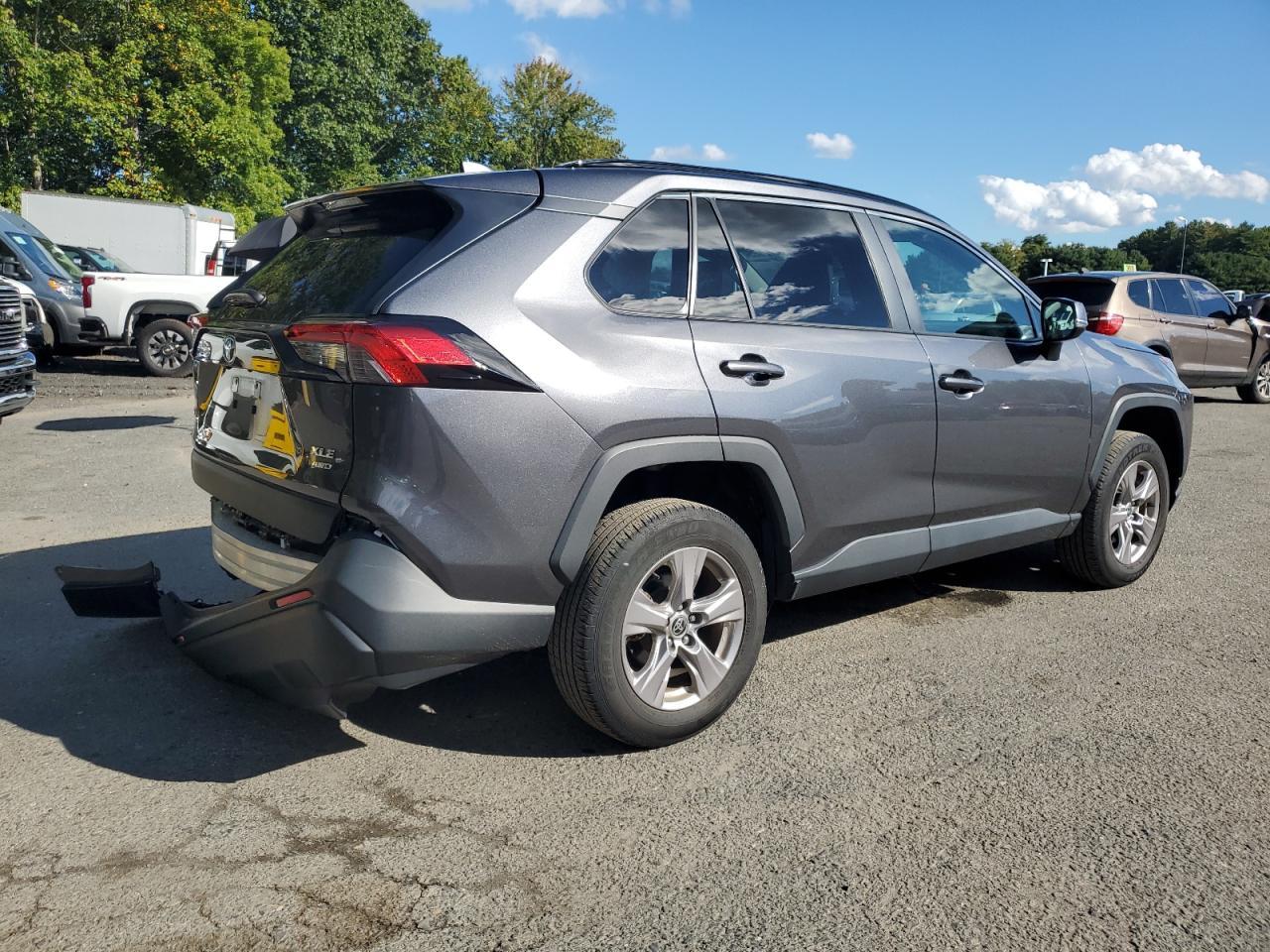 2022 Toyota Rav4 Xle - Image 3