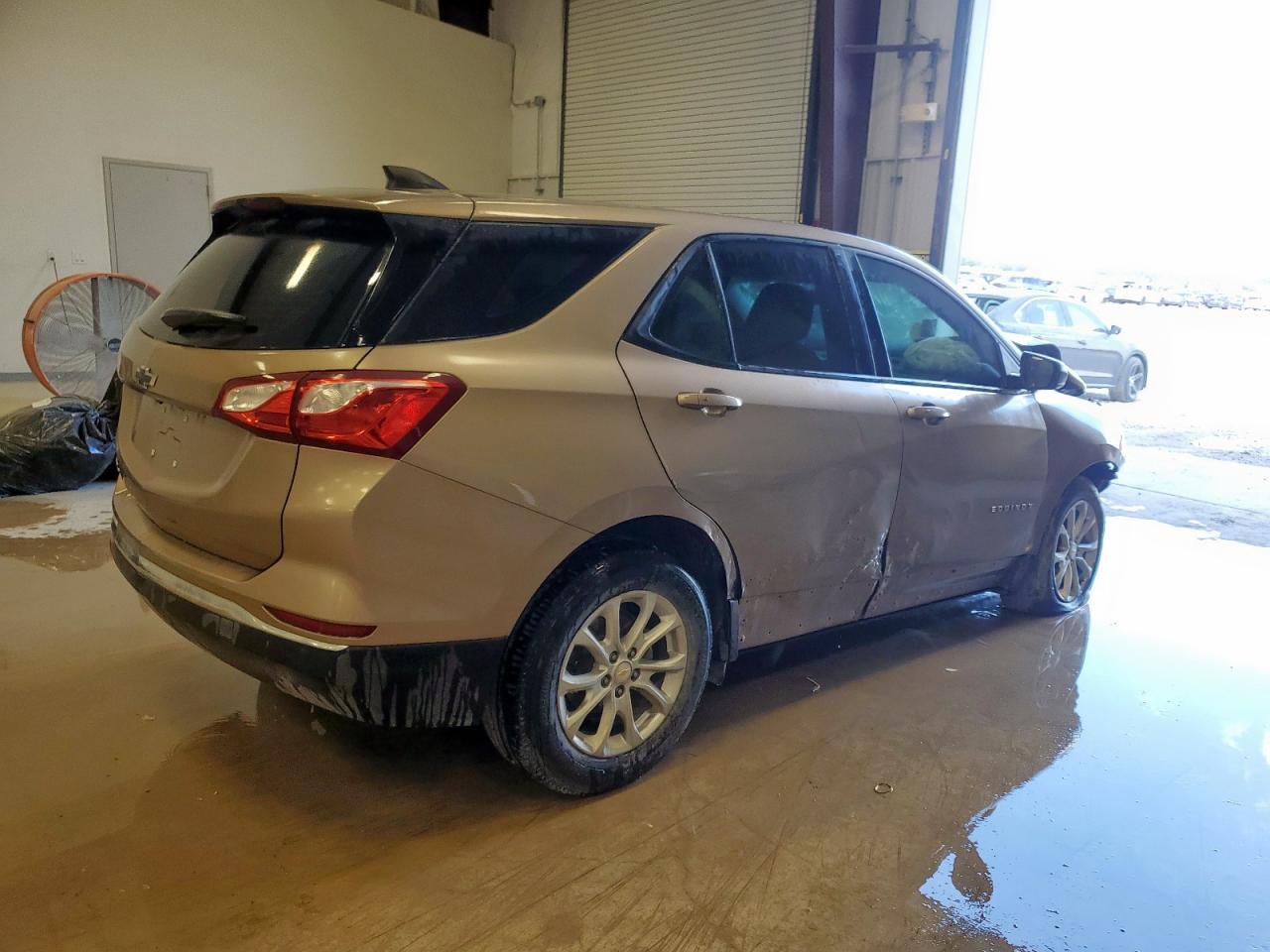 2018 Chevrolet Equinox Ls - Image 3