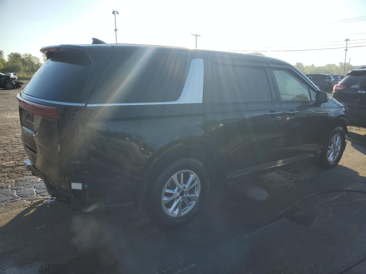 2022 Kia Carnival Lx - Фото 3