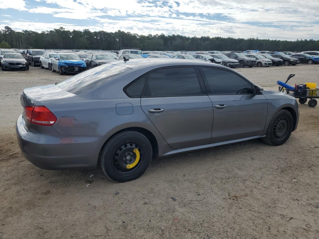 2015 Volkswagen Passat S - Фото 3