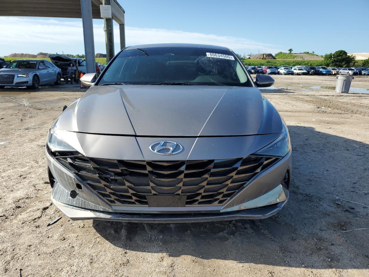 2022 Hyundai Elantra Limited - Фото 5