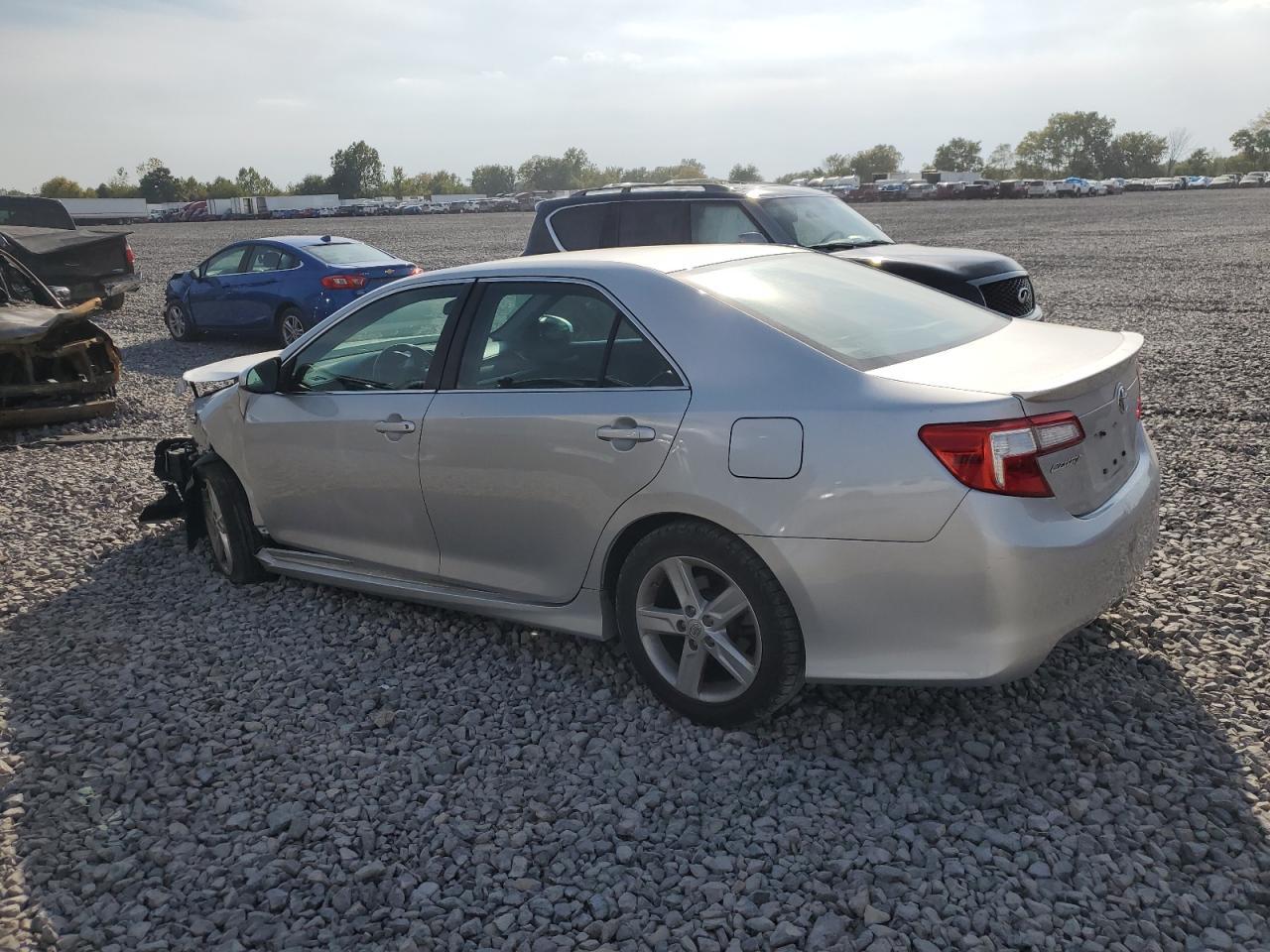 2014 Toyota Camry L - Фото 3