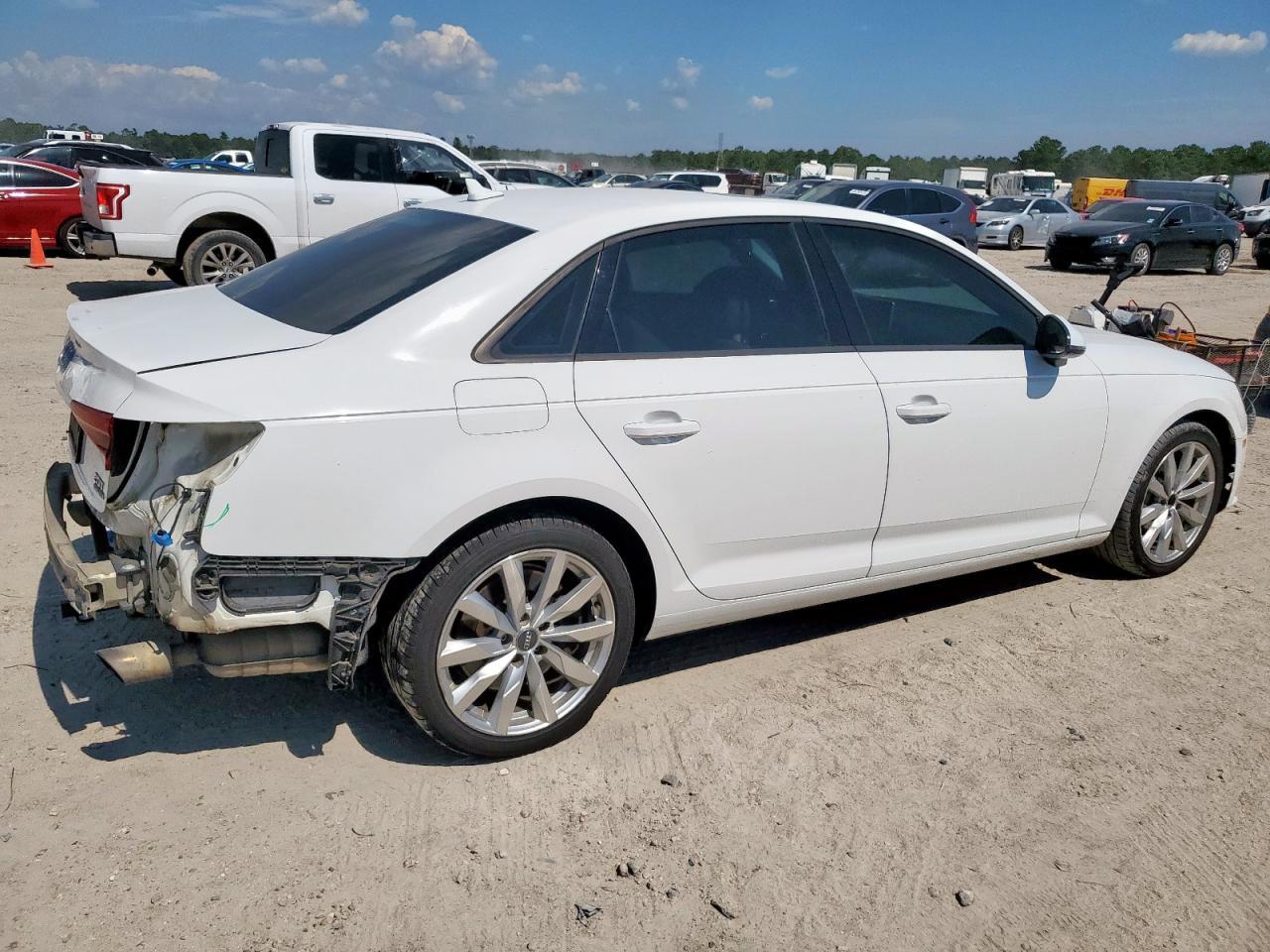 2017 Audi A4 Premium - Фото 3