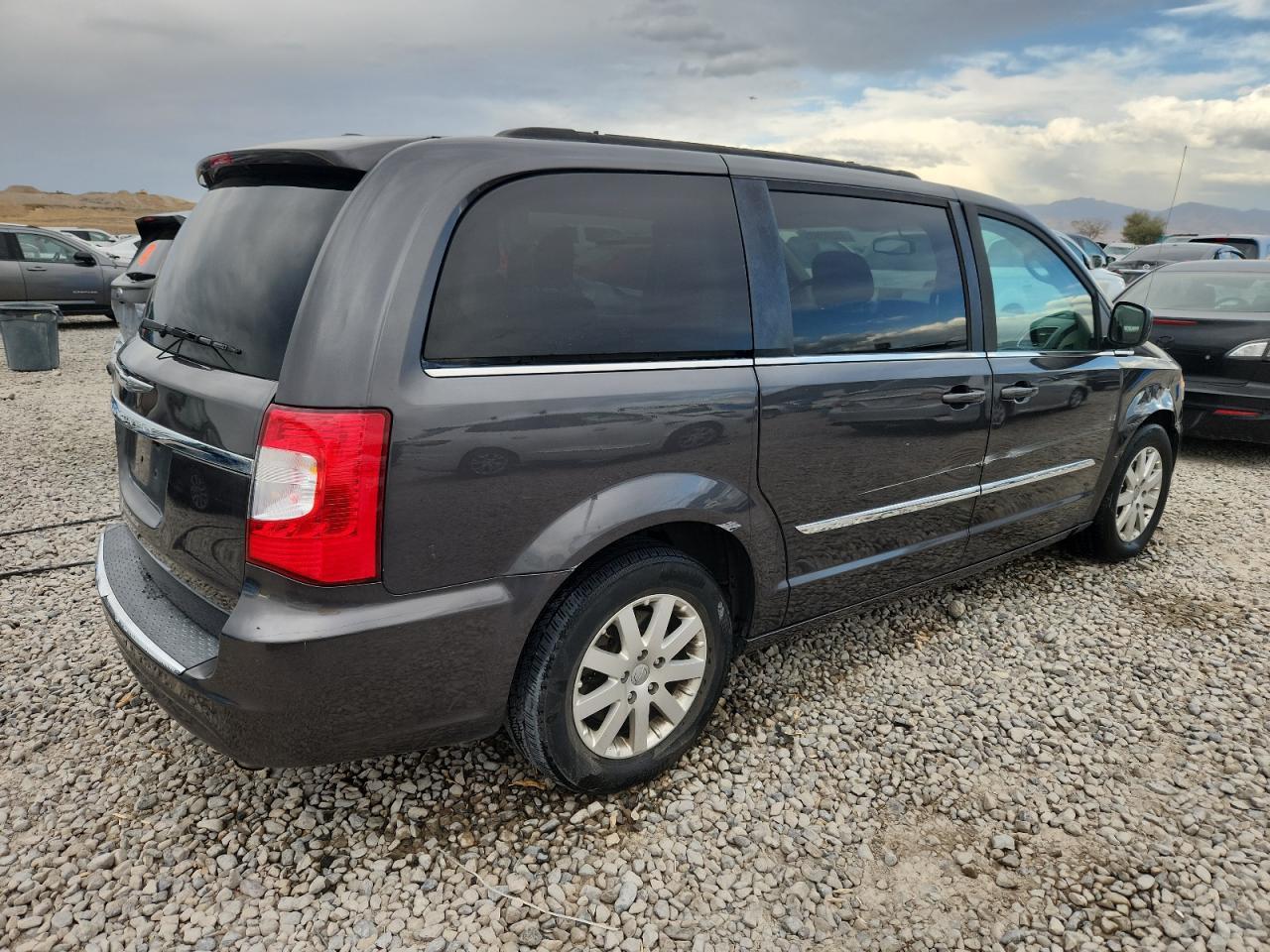 2015 Chrysler Town & Country Touring - Image 3