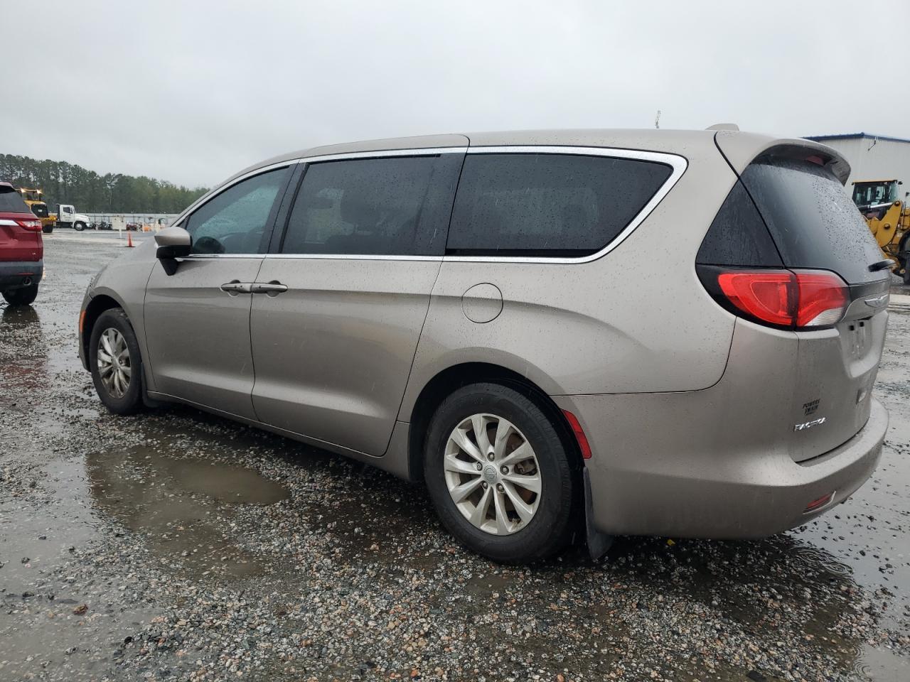 2017 Chrysler Pacifica Touring - Фото 2