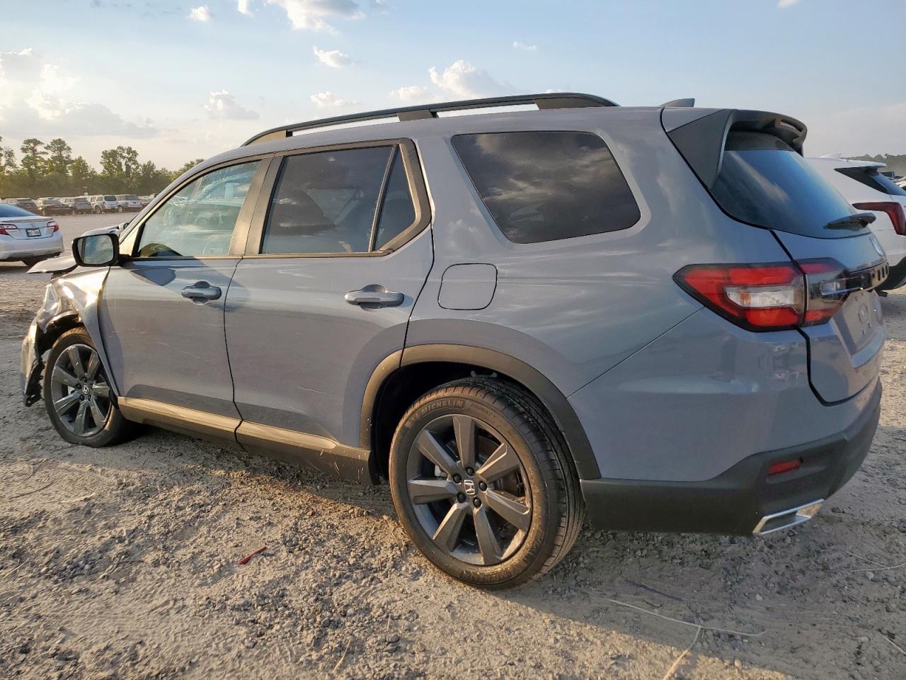 2025 Honda Pilot Sport - Image 2