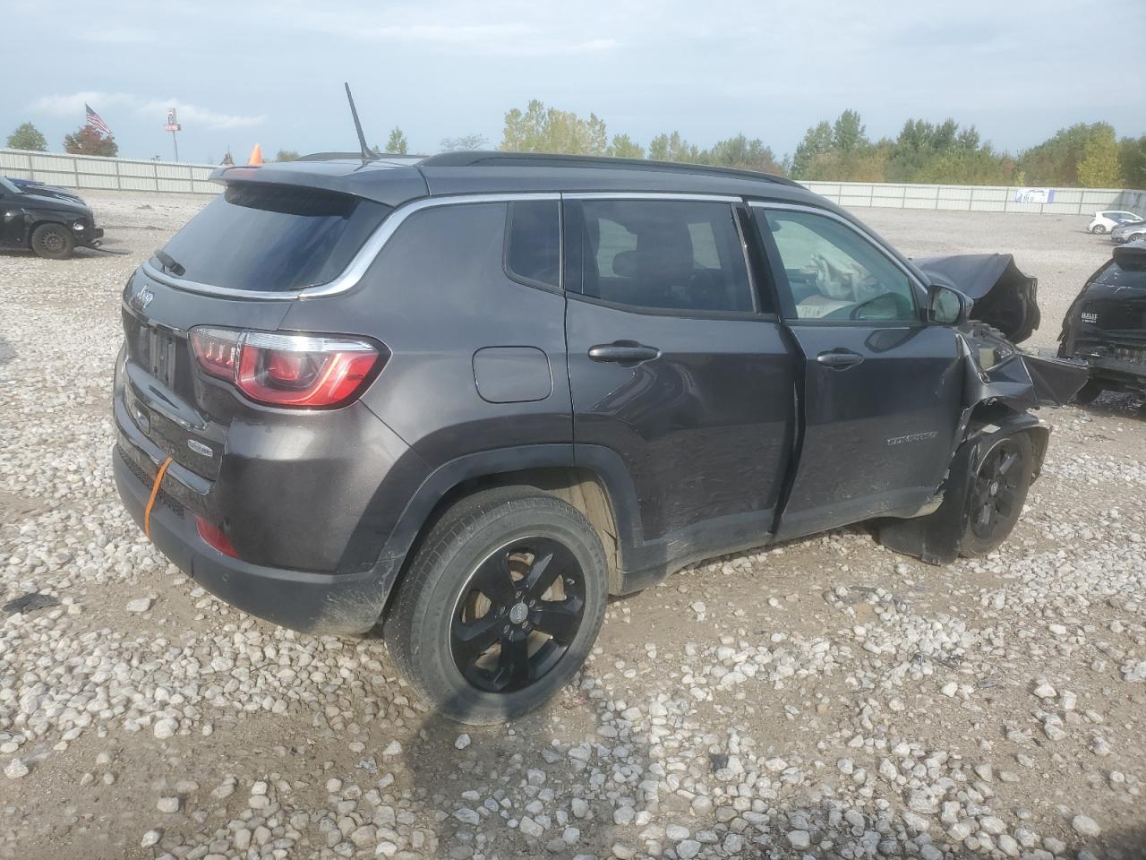 2018 Jeep Compass Latitude - Image 3