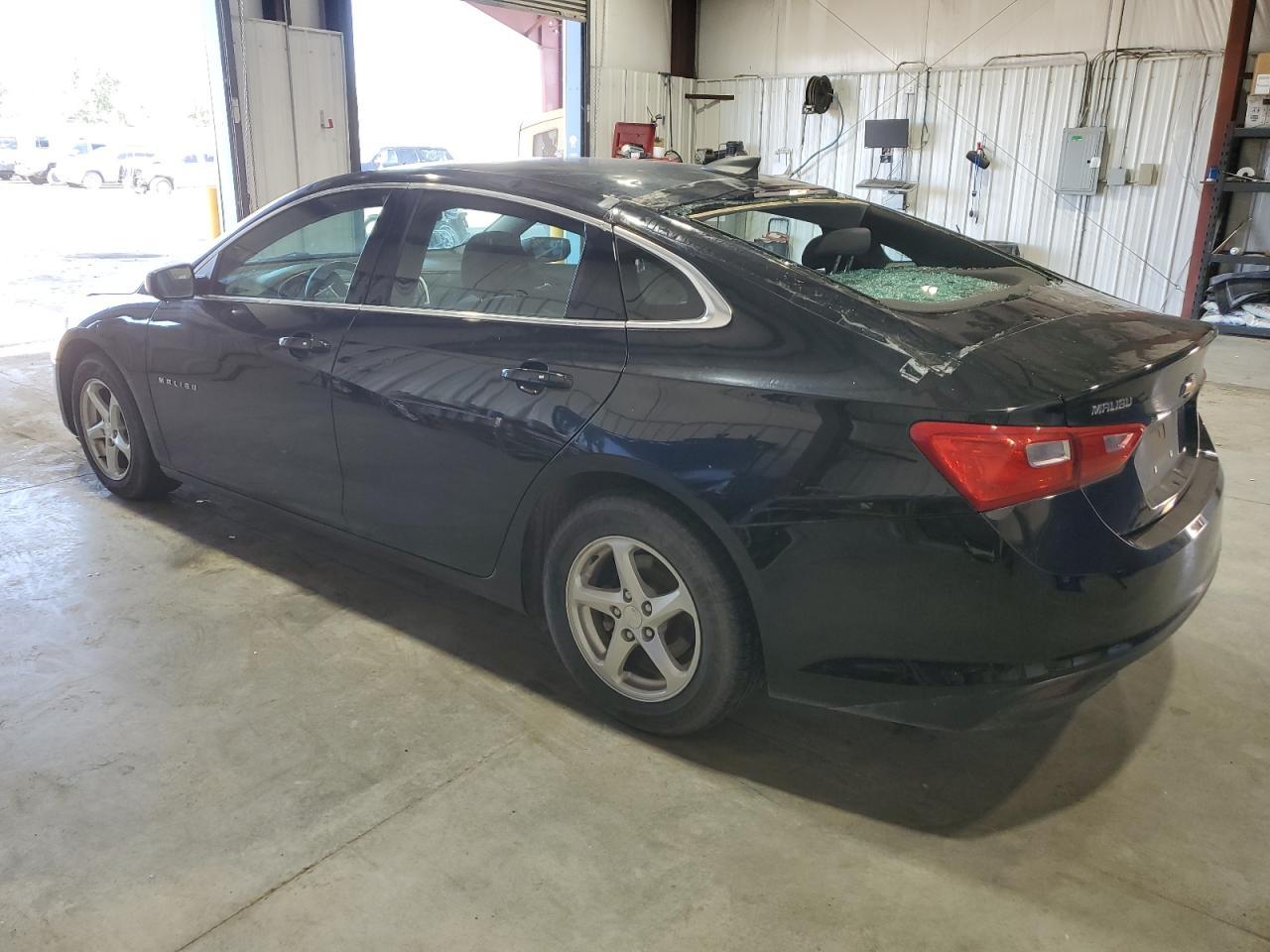 2017 Chevrolet Malibu Ls - Фото 2