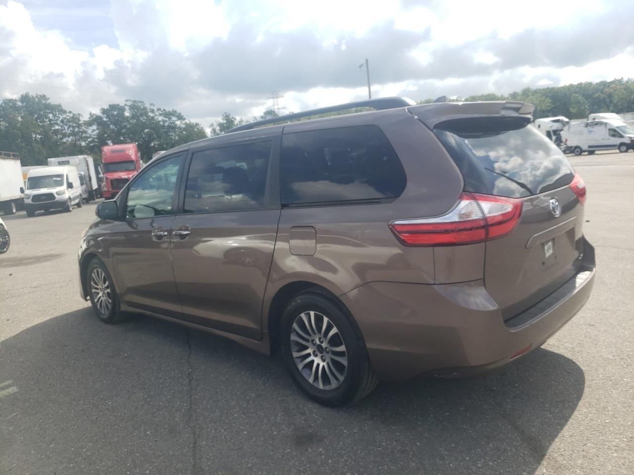 2018 Toyota Sienna Xle - Фото 2
