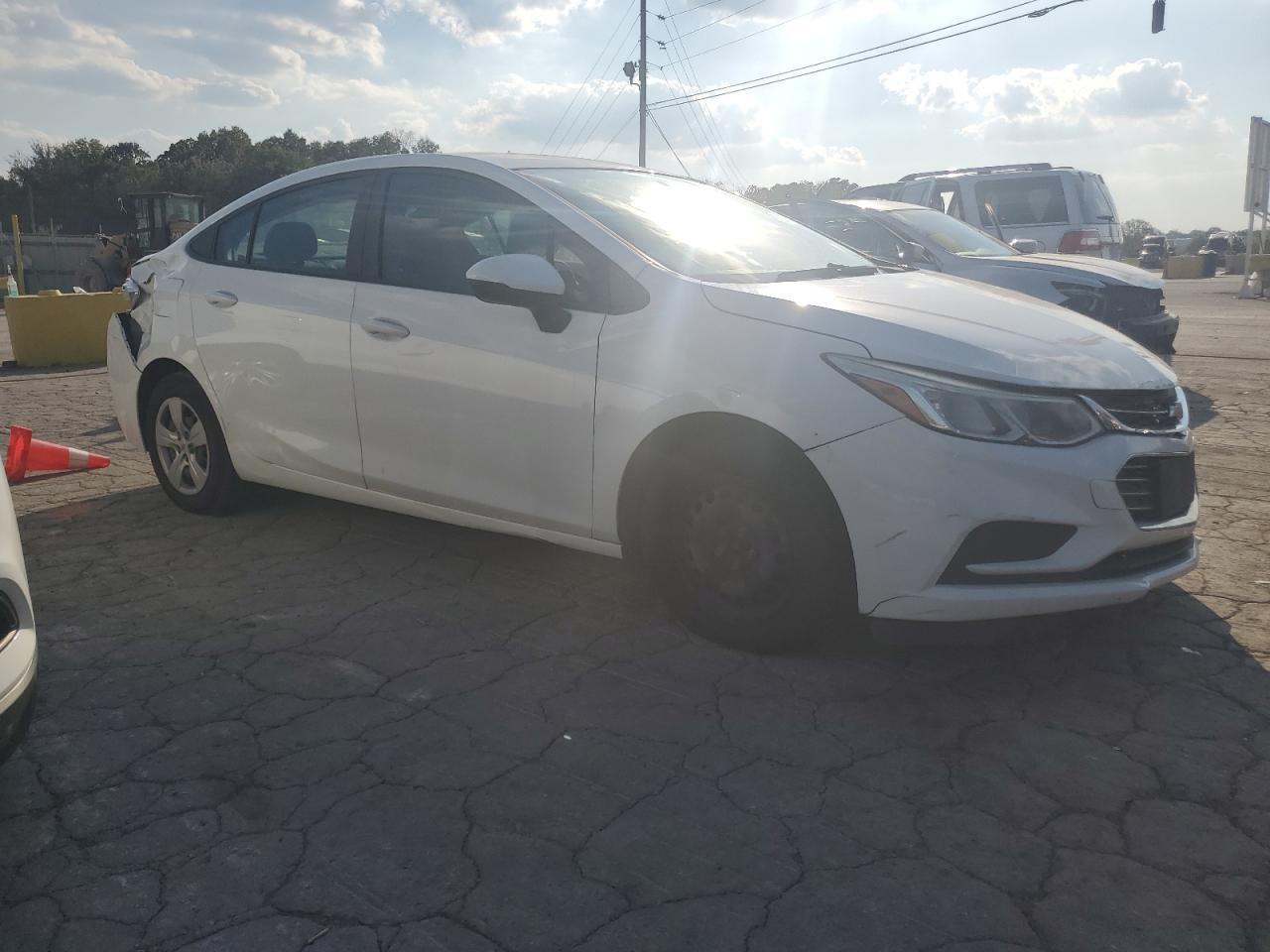 2017 Chevrolet Cruze Ls - Image 4