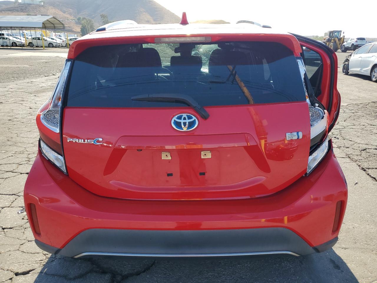 2018 Toyota Prius C - Фото 6