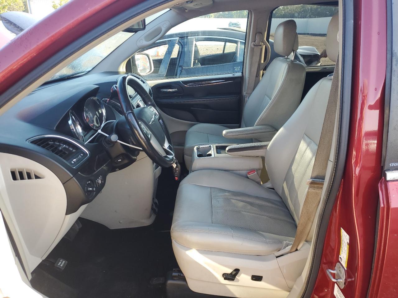 2013 Chrysler Town & Country Touring L - Фото 7