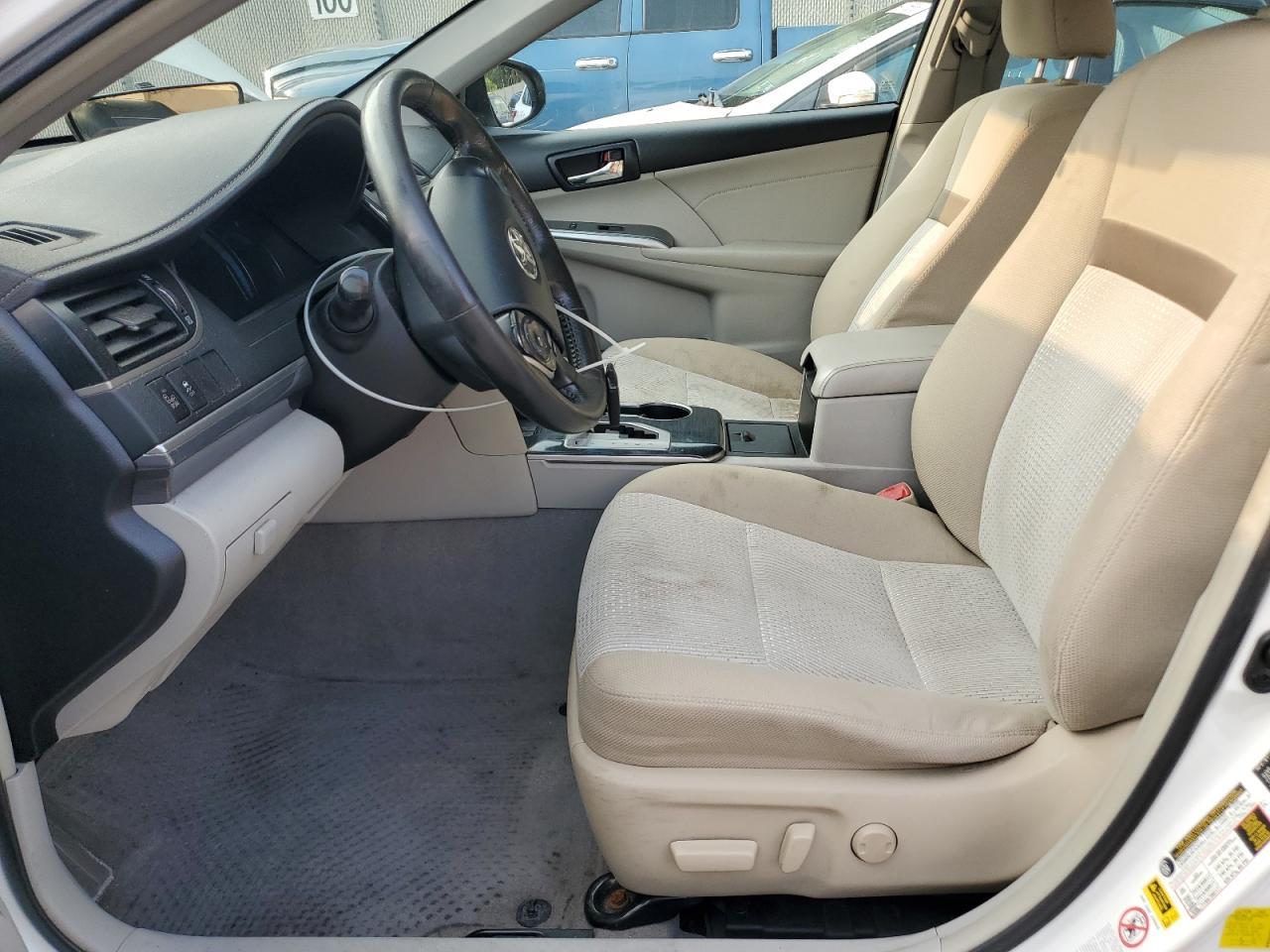 2014 Toyota Camry Hybrid - Image 7