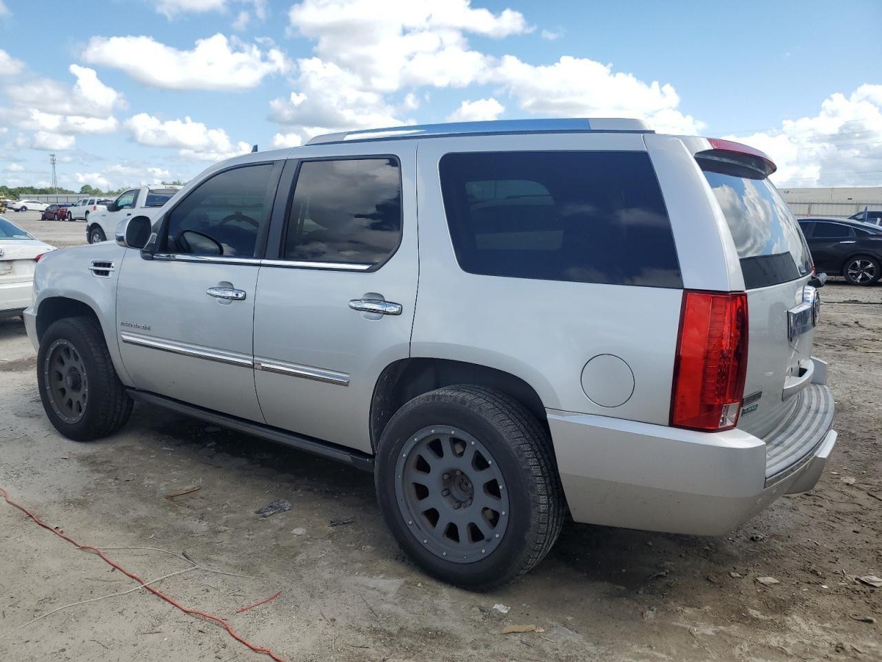 2010 Cadillac Escalade Premium - Image 2