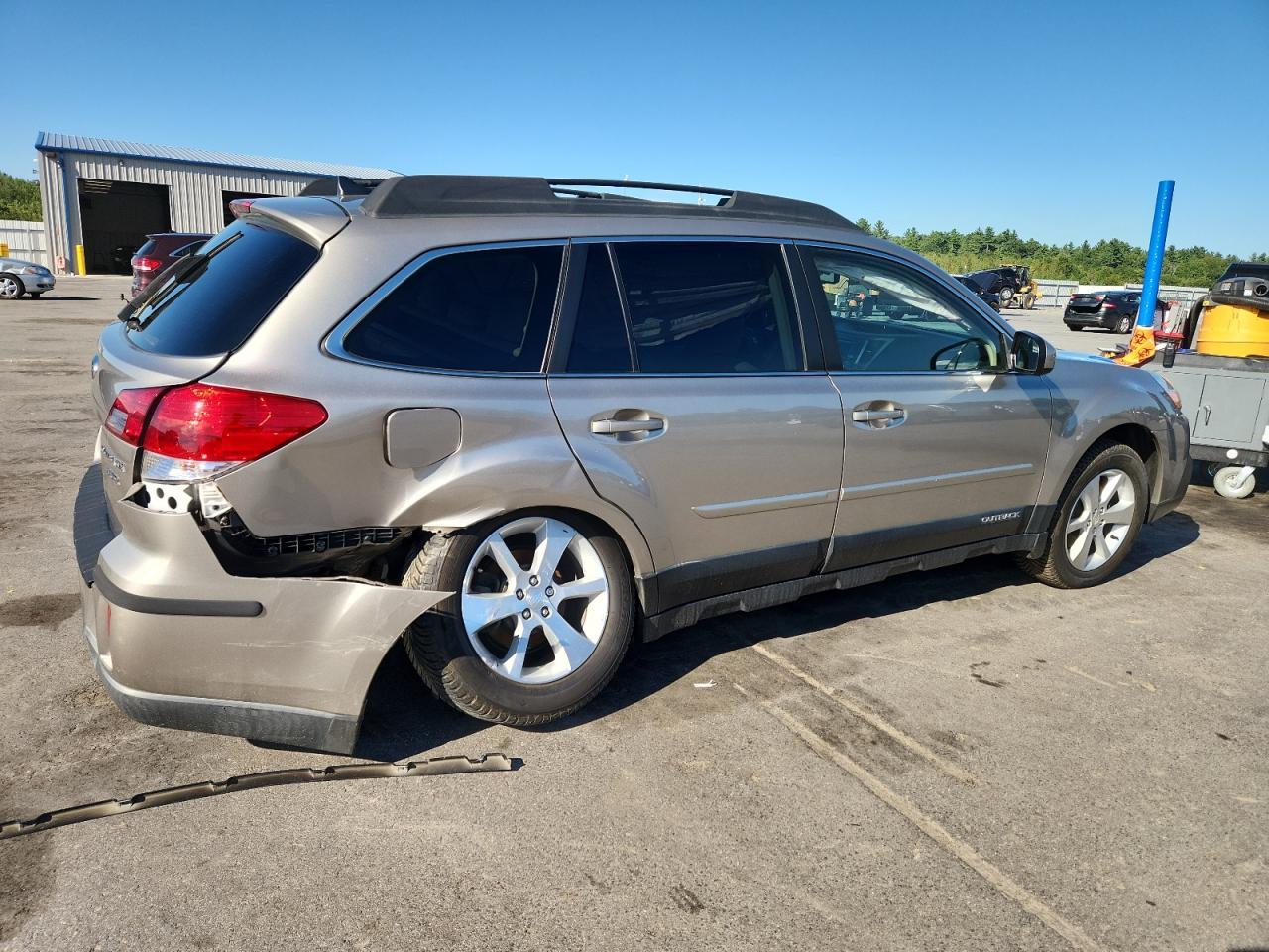 2014 Subaru Outback 3.6R Limited - Image 3