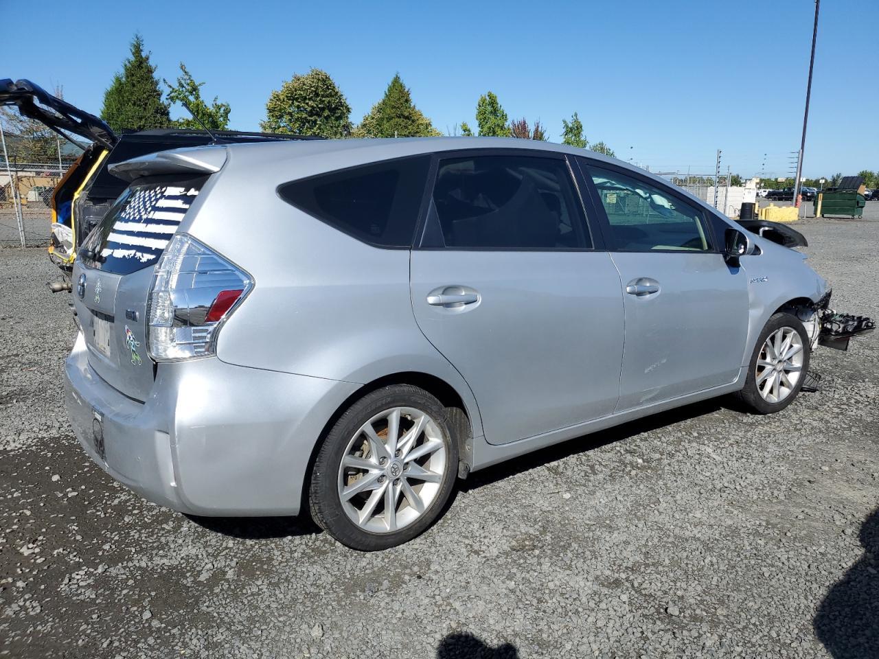 2013 Toyota Prius V - Image 3