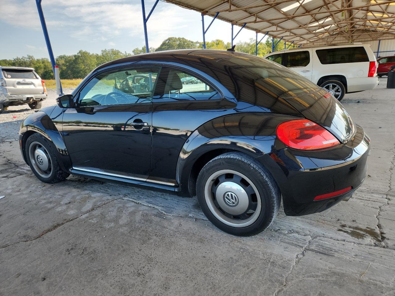 2012 Volkswagen Beetle - Фото 2
