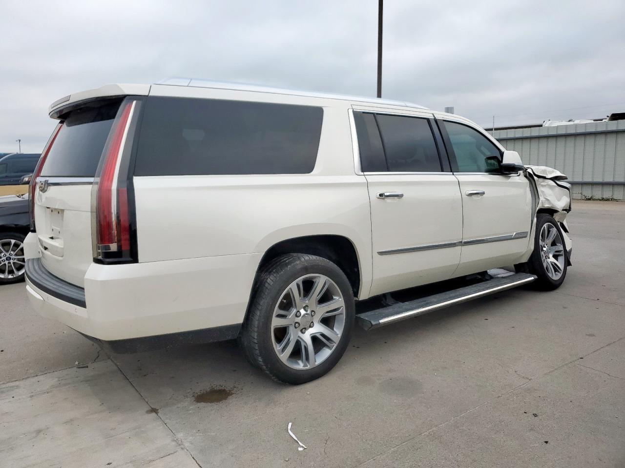 2015 Cadillac Escalade Esv Premium - Image 3