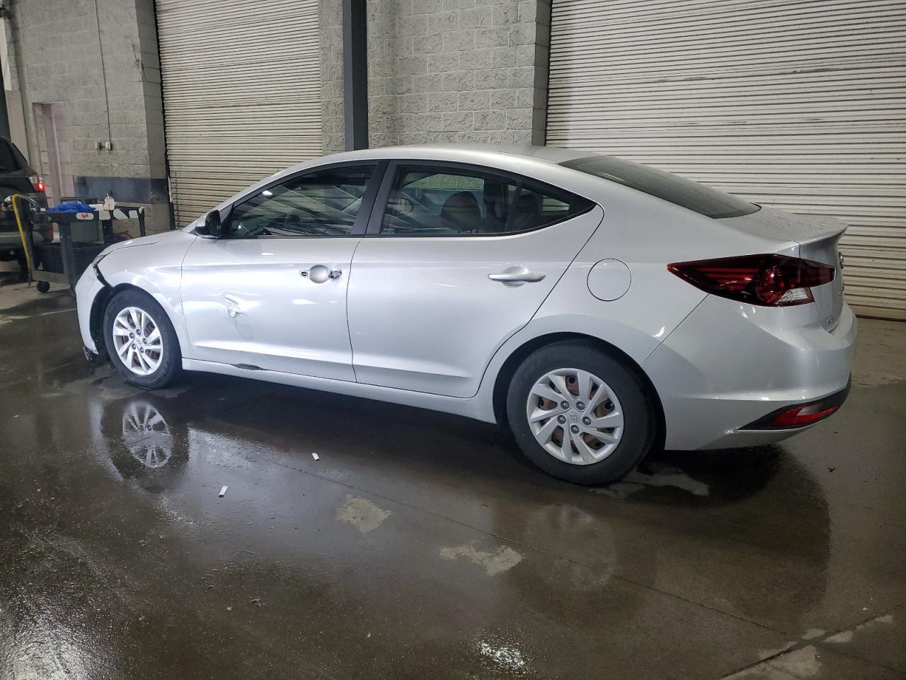 2019 Hyundai Elantra Se - Image 2