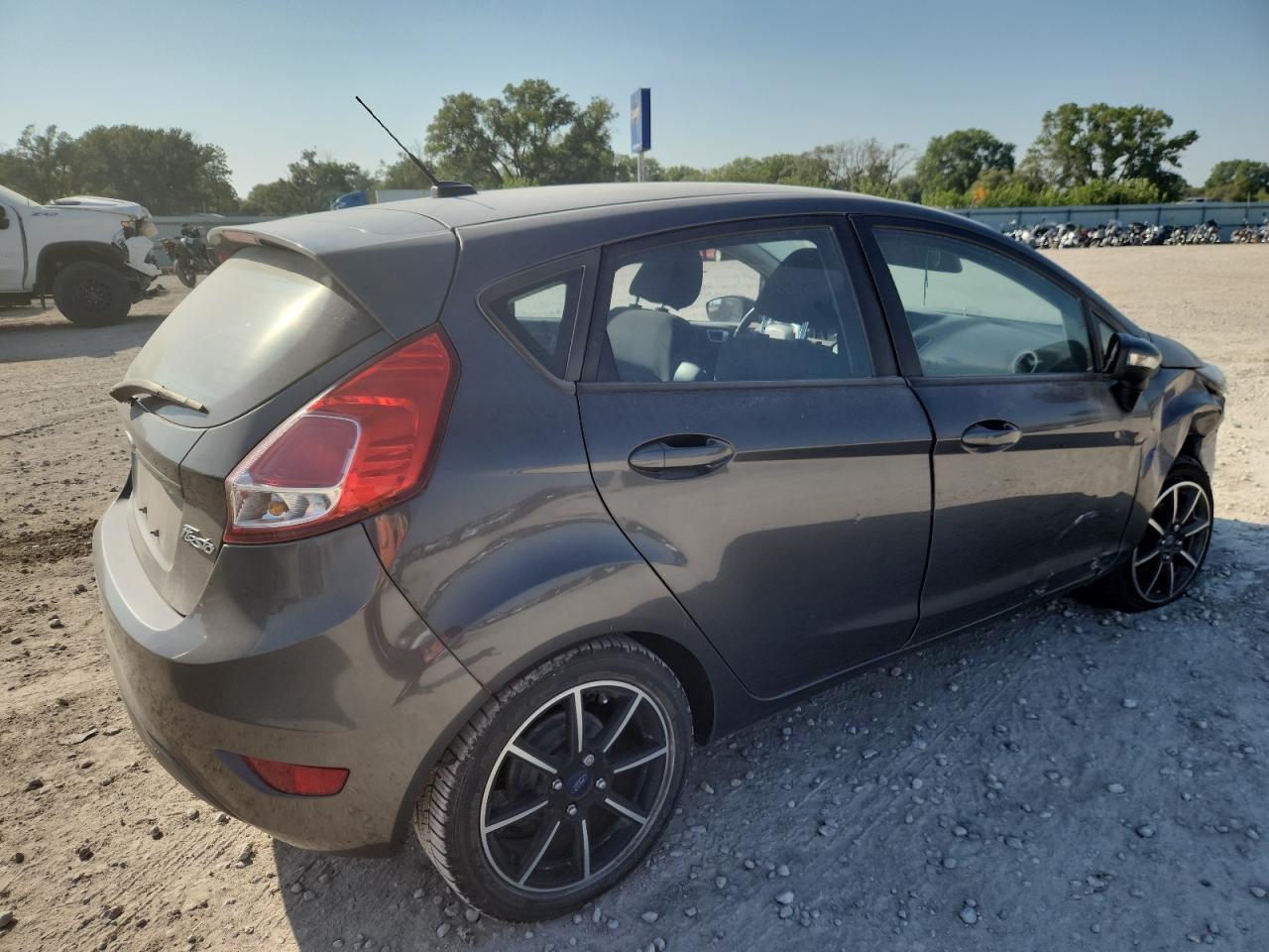 2015 Ford Fiesta Se - Фото 3