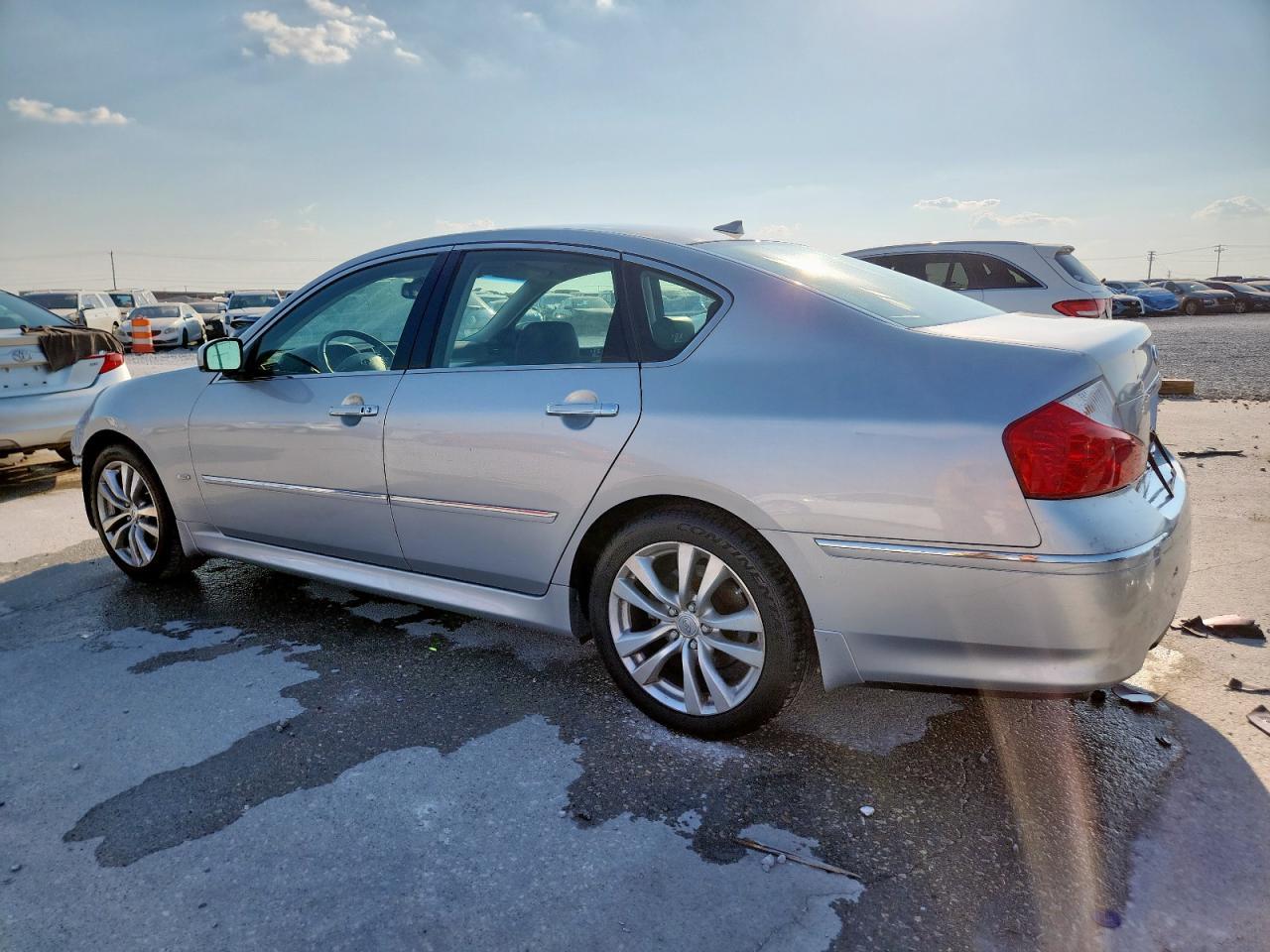 2010 Infiniti M35 Base - Фото 2