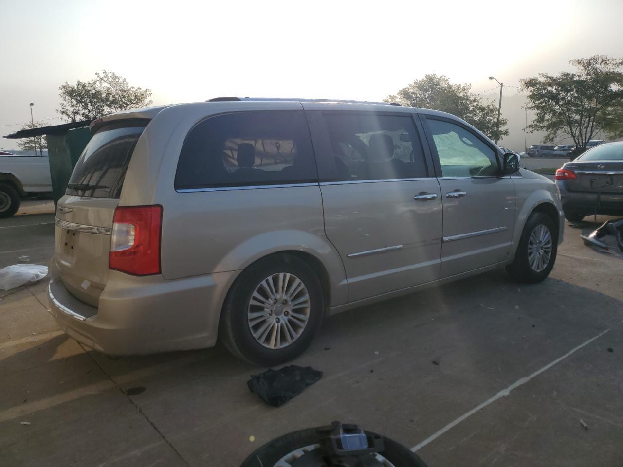 2015 Chrysler Town & Country Limited Platinum - Фото 3