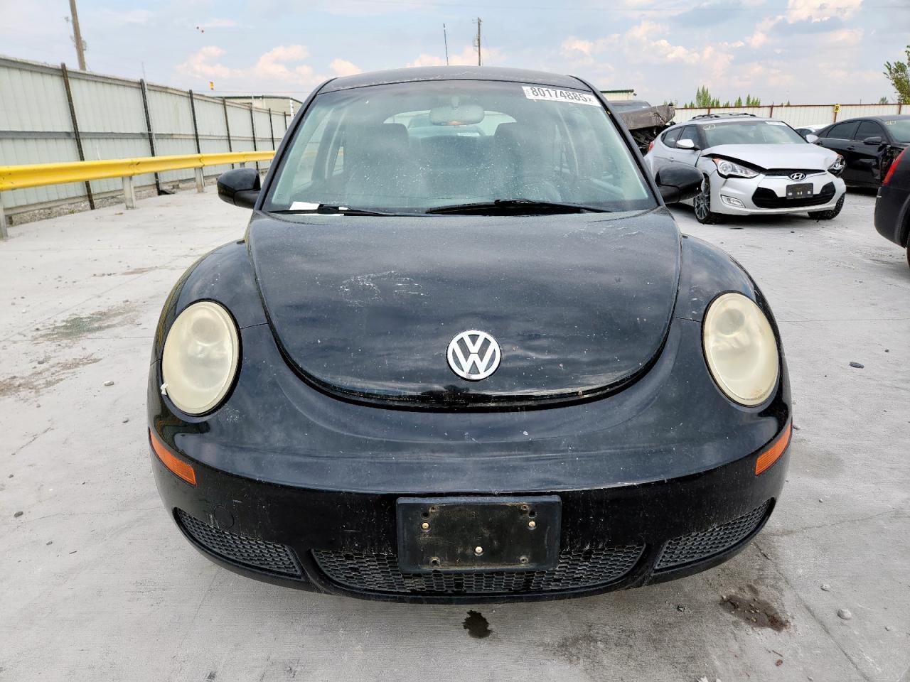 2010 Volkswagen New Beetle - Фото 5