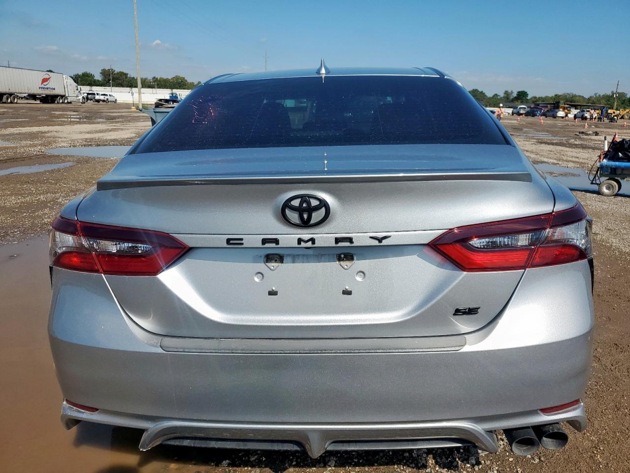 2022 Toyota Camry Se - Image 6