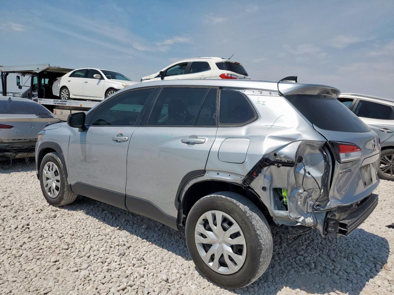 2022 Toyota Corolla Cross L - Image 2