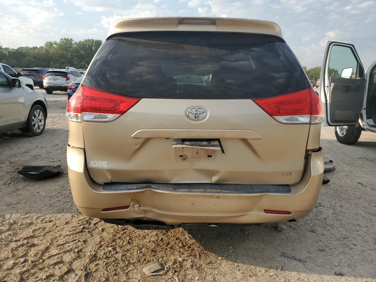 2012 Toyota Sienna Le - Image 6