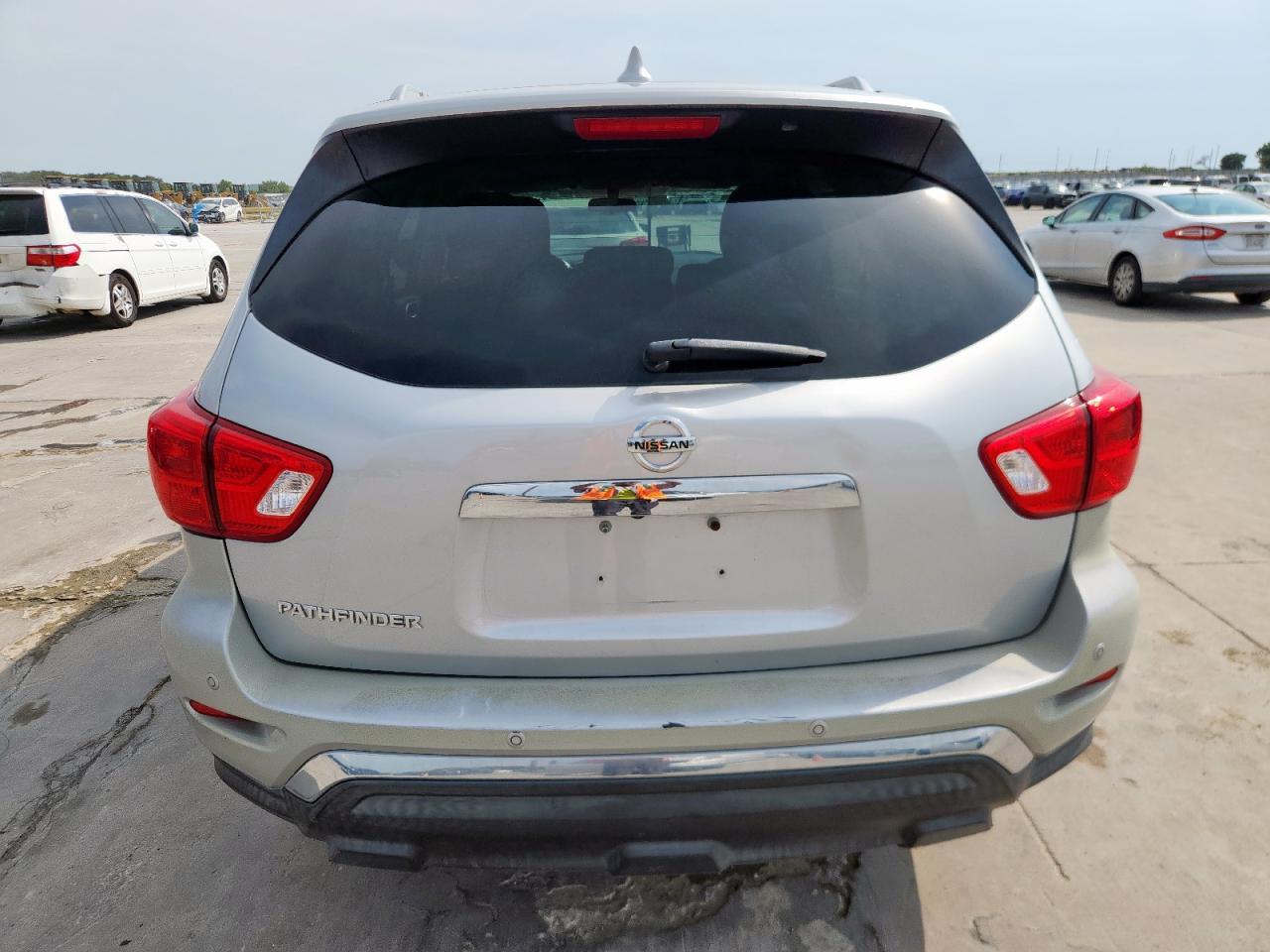 2019 Nissan Pathfinder S - Фото 6