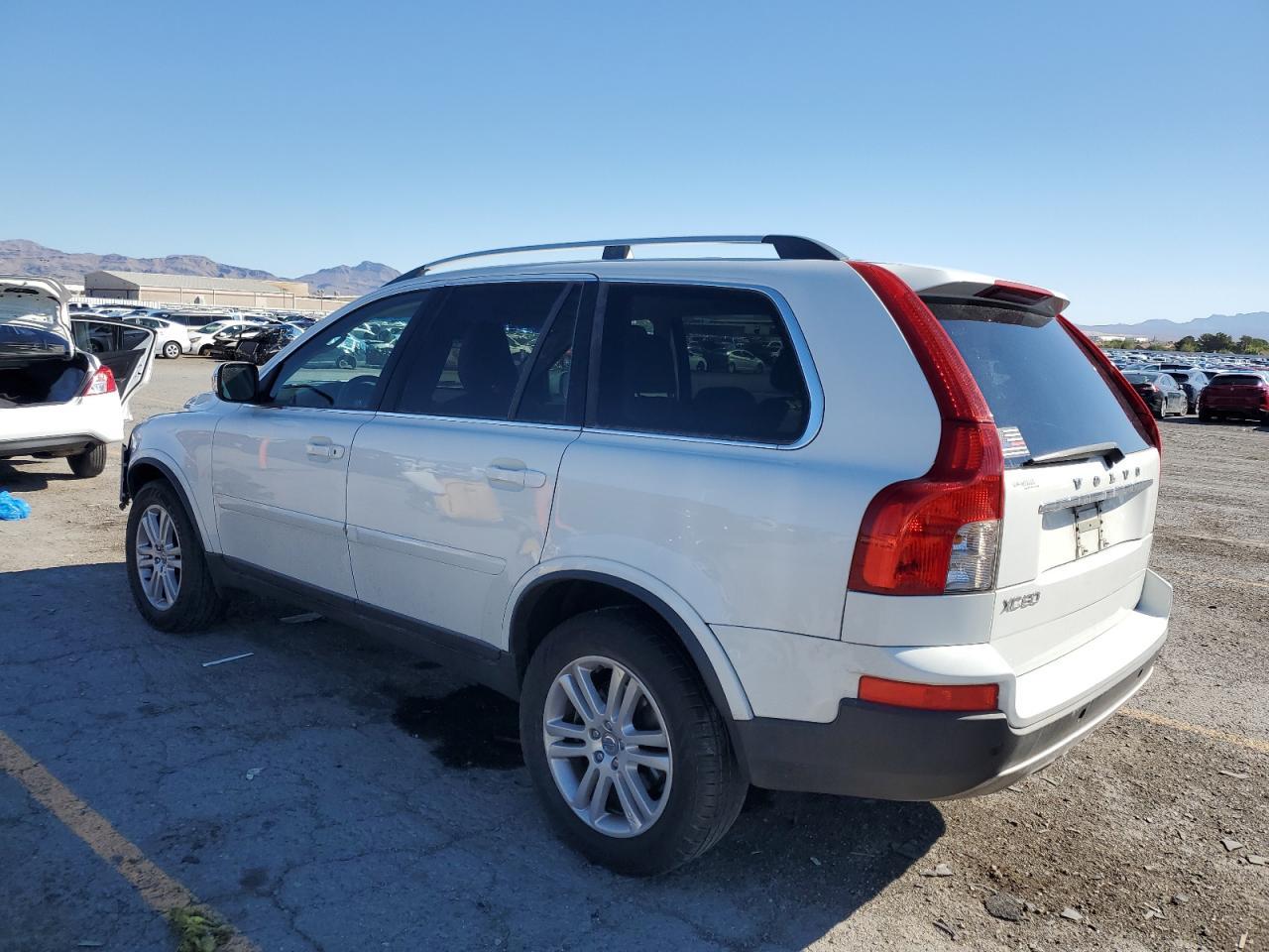2011 Volvo Xc90 3.2 - Image 2