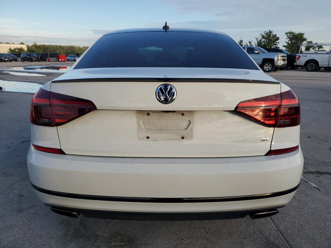 2018 Volkswagen Passat Gt - Image 6