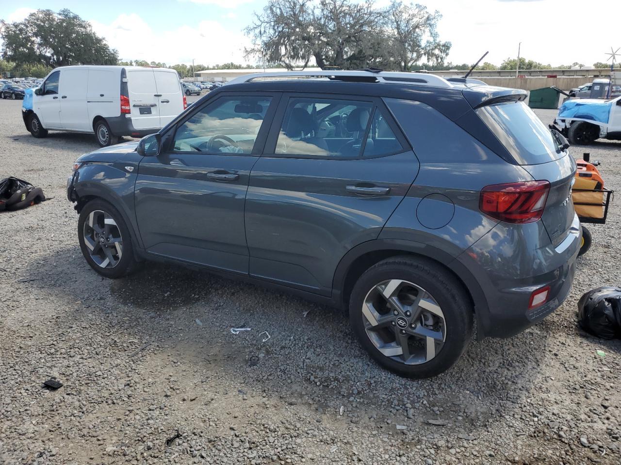2024 Hyundai Venue Sel - Image 2
