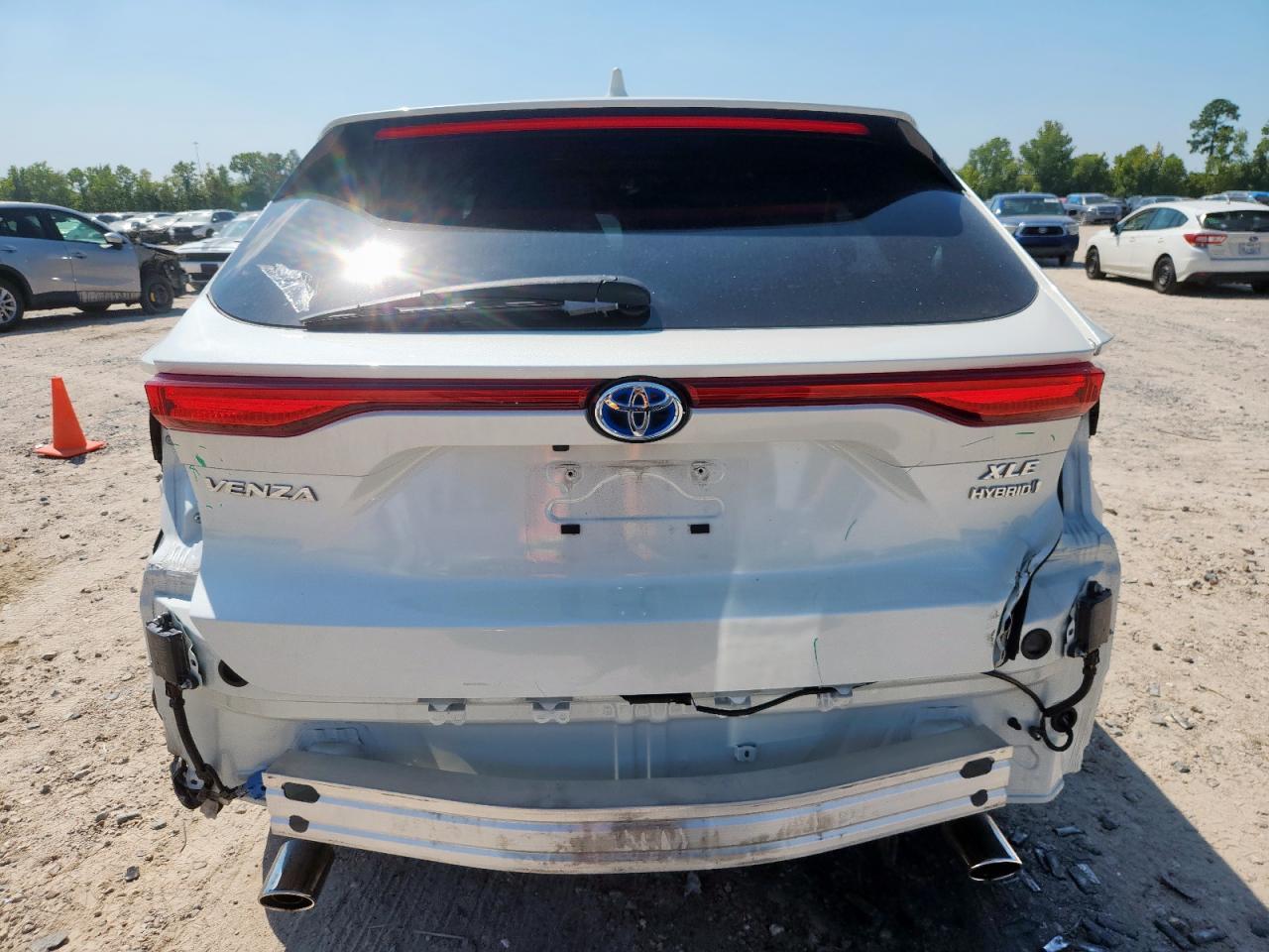2022 Toyota Venza Le - Фото 6