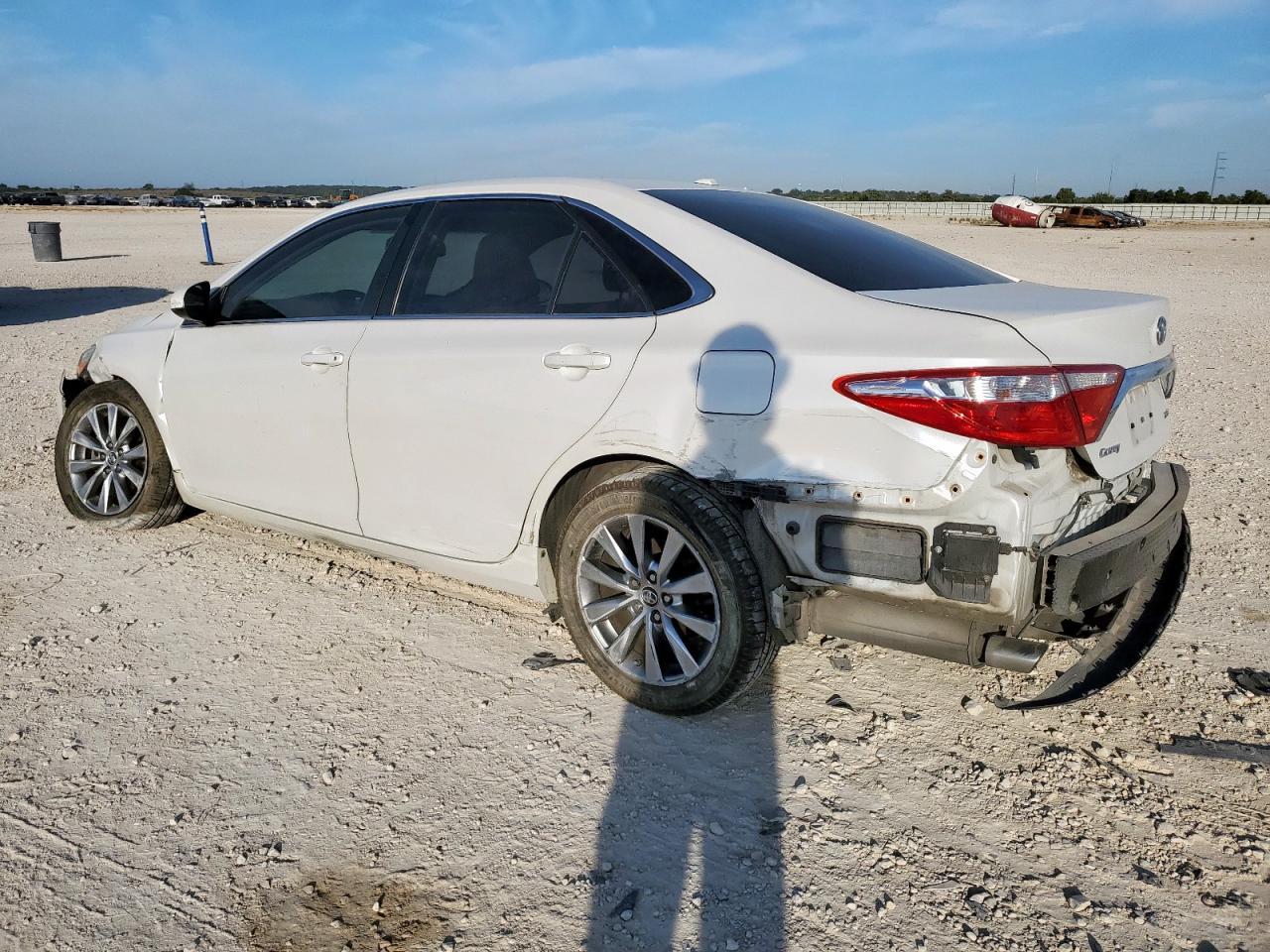 2016 Toyota Camry Xse - Image 2