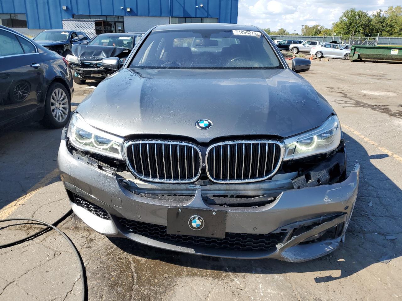 2016 BMW 750 Xi - Фото 5